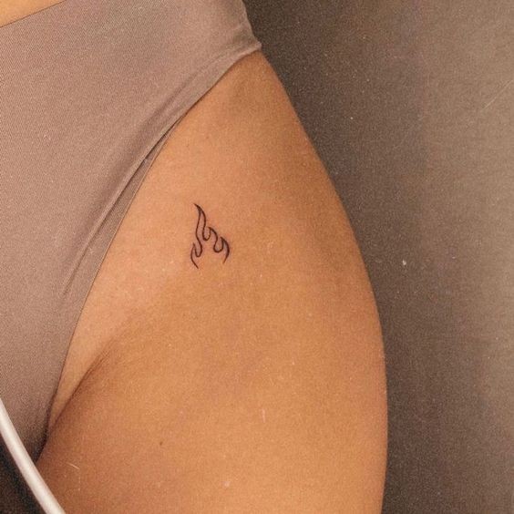 Les 50 plus beaux tatouages hanche pour femme 17 Les 50 plus beaux tatouages hanche pour femme 17