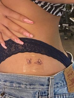 Les 50 plus beaux tatouages hanche pour femme 25 Les 50 plus beaux tatouages hanche pour femme 25