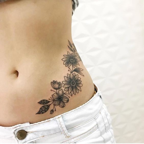 Les 50 plus beaux tatouages hanche pour femme 32 Les 50 plus beaux tatouages hanche pour femme 32