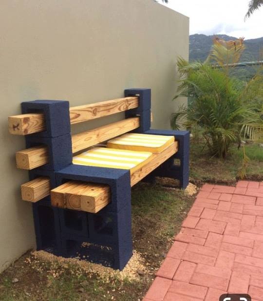 14 bancs de jardins avec des blocs de béton et des poutres de bois 1 14 bancs de jardins avec des blocs de béton et des poutres de bois 1