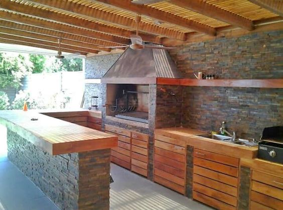 37 Cuisines extérieur avec toits, grills et fours à pizza 24 37 Cuisines extérieur avec toits, grills et fours à pizza 24