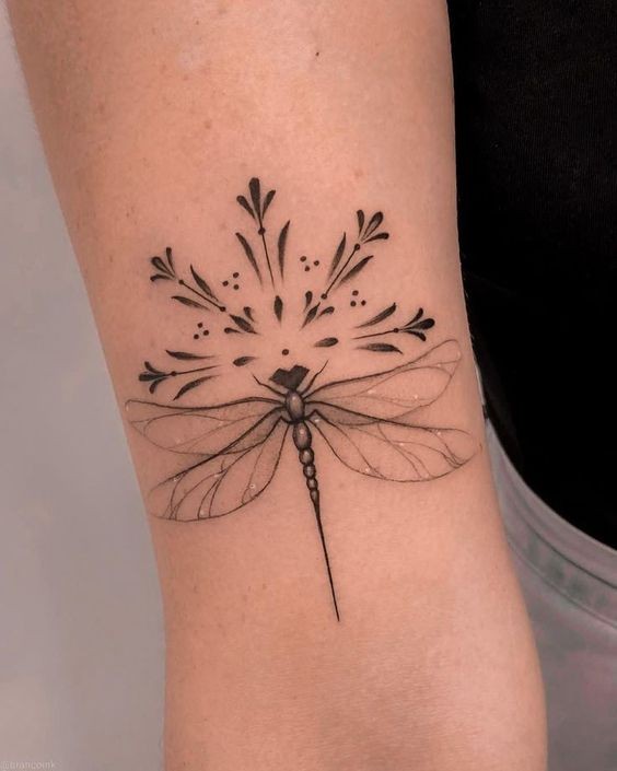 19 top idées de tatouages libellules pour vous inspirer 3 19 top idées de tatouages libellules pour vous inspirer 3