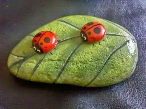 26 activités manuelles à faire avec des pierres peintes 19