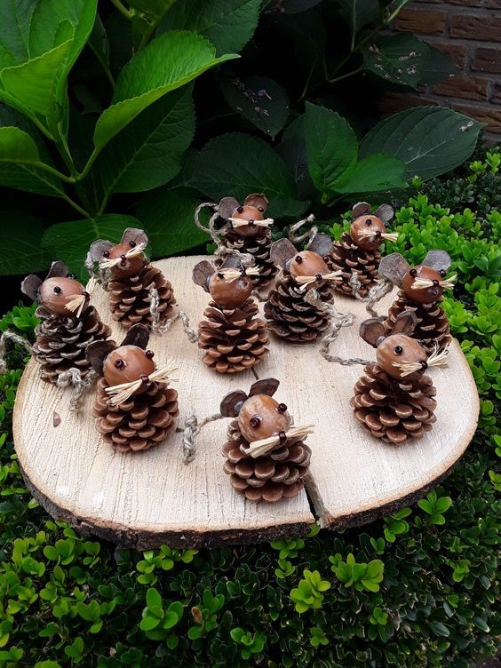 17 Décorations de Noël avec des pommes de pins 1 17 Décorations de Noël avec des pommes de pins 1