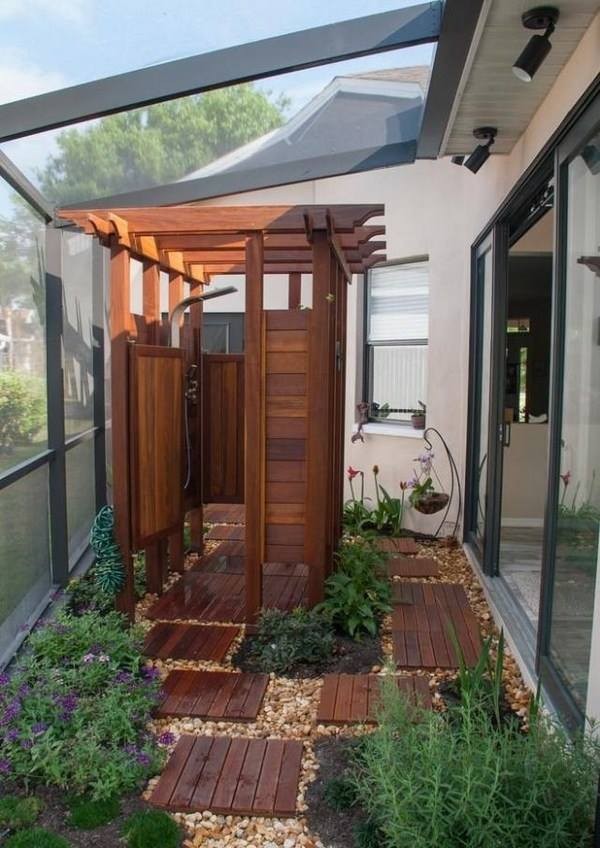9 idées de douches de jardin fantastiques 2