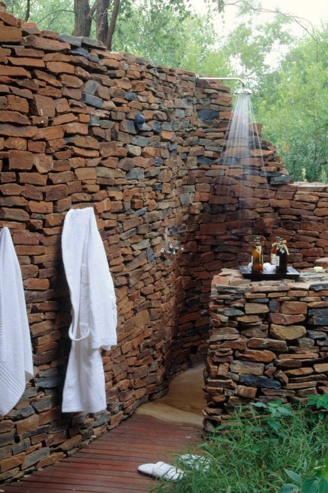 9 idées de douches de jardin fantastiques 5