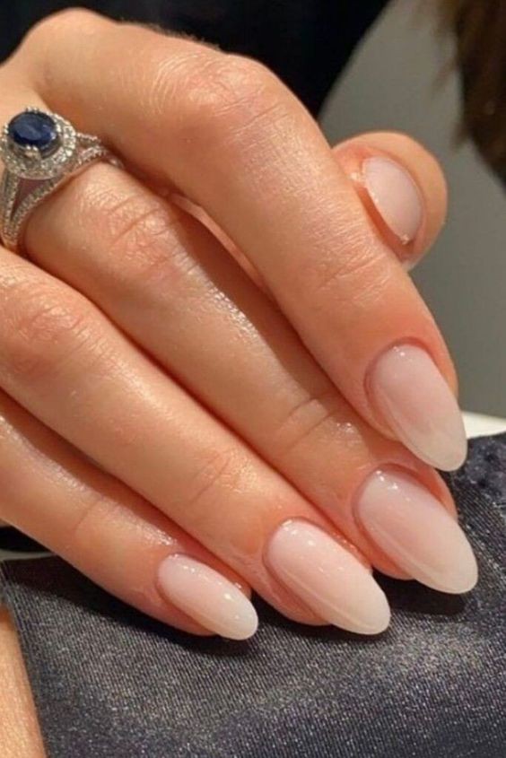 36 nails art d'ongles nudes pour mélanger votre manucure de base 7