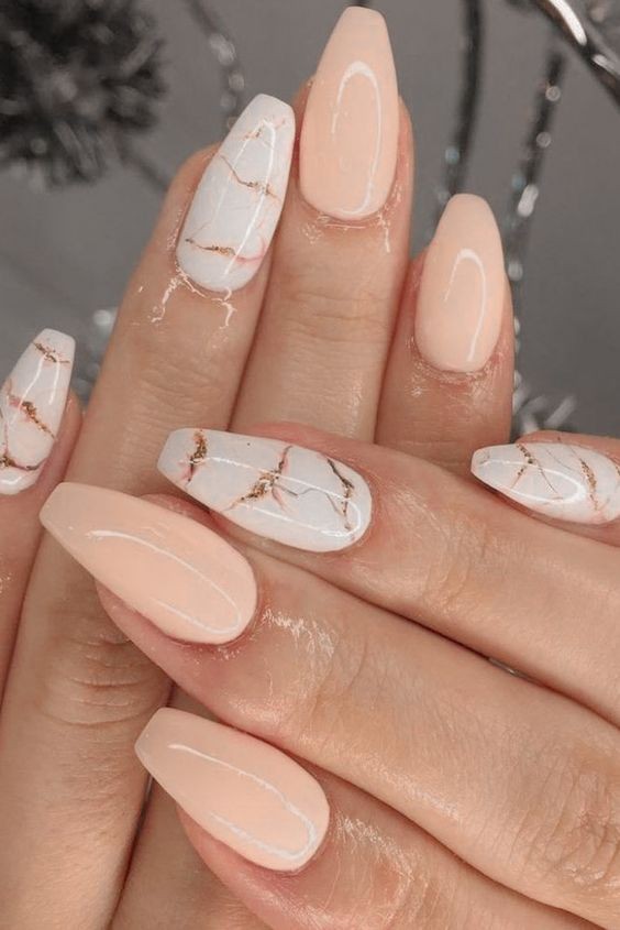 36 nails art d'ongles nudes pour mélanger votre manucure de base 15