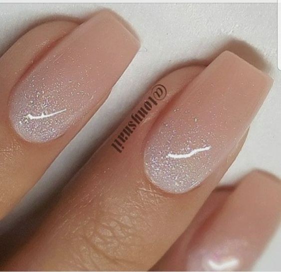36 nails art d'ongles nudes pour mélanger votre manucure de base 32