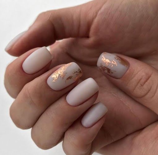 36 nails art d'ongles nudes pour mélanger votre manucure de base 34
