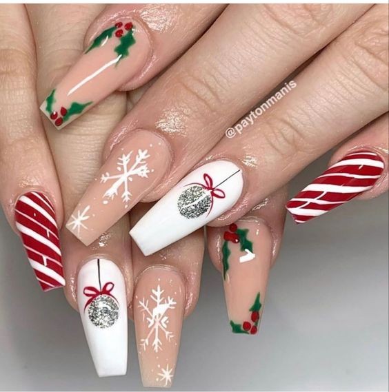55 Nails art de Noël pour déballer vos cadeaux en beauté 16