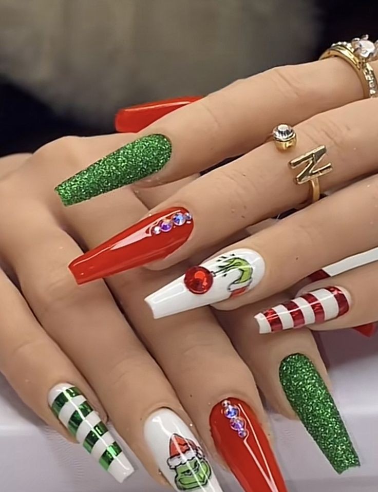 55 Nails art de Noël pour déballer vos cadeaux en beauté 17