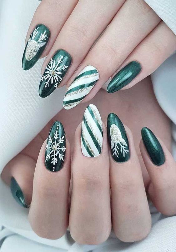 55 Nails art de Noël pour déballer vos cadeaux en beauté 48