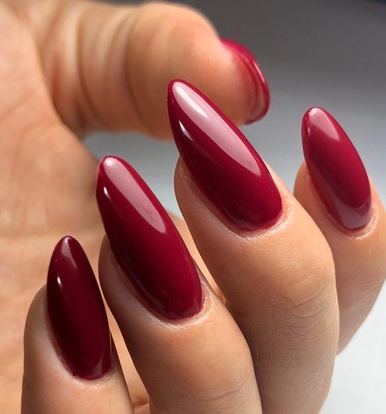 44 top idées d'ongles rouges canons à porter 8