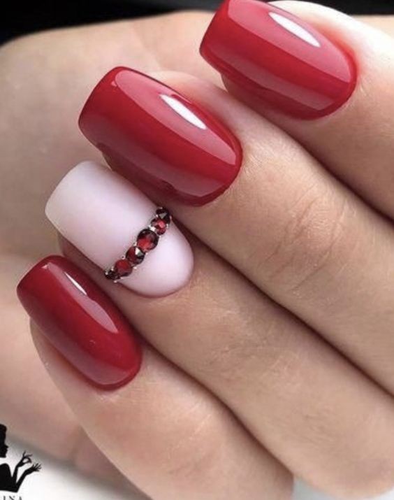 44 top idées d'ongles rouges canons à porter 12