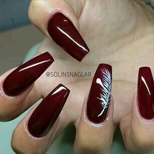 44 top idées d'ongles rouges canons à porter 23