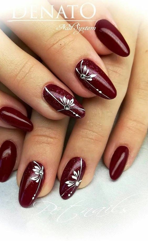 44 top idées d'ongles rouges canons à porter 30