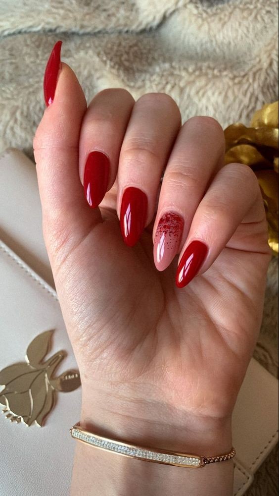44 top idées d'ongles rouges canons à porter 34