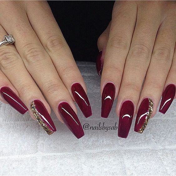 44 top idées d'ongles rouges canons à porter 39