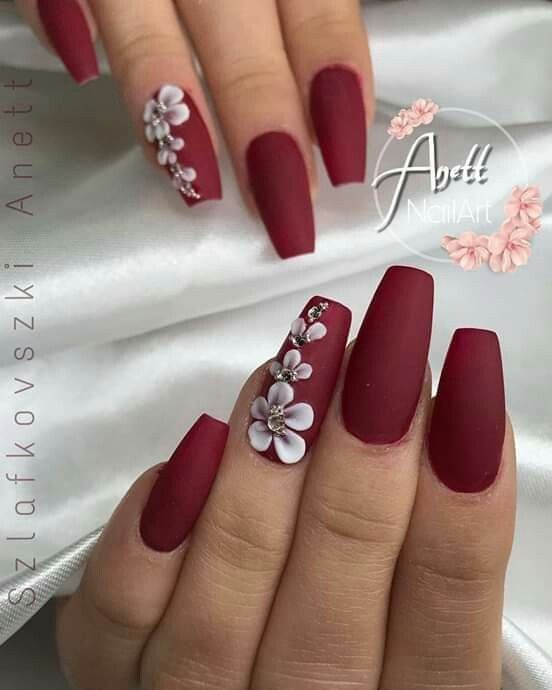 44 top idées d'ongles rouges canons à porter 40