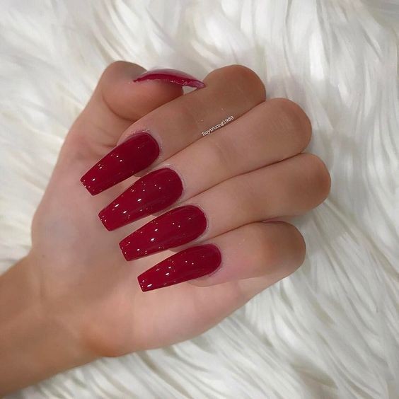 44 top idées d'ongles rouges canons à porter 41