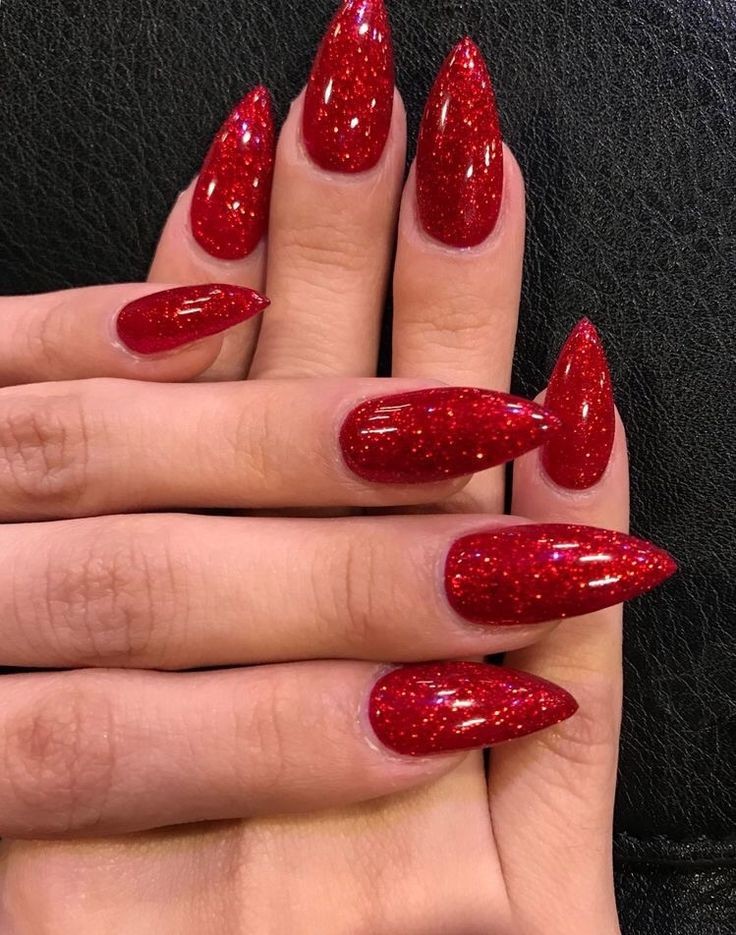 44 top idées d'ongles rouges canons à porter 43