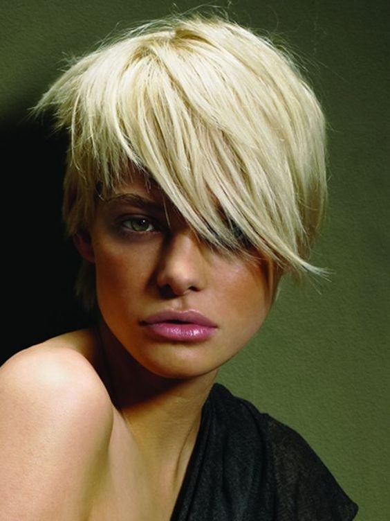 Les 44 plus belles coupes courtes pour femme en 2022 7 Les 44 plus belles coupes courtes pour femme en 2022 7