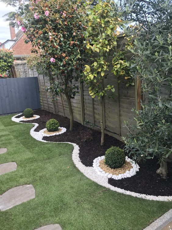 14 idées de décors de jardin en pierres et graviers 7