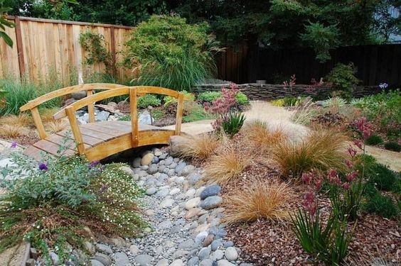 24 Ponts de jardin en bois à faire soi-même ! 16