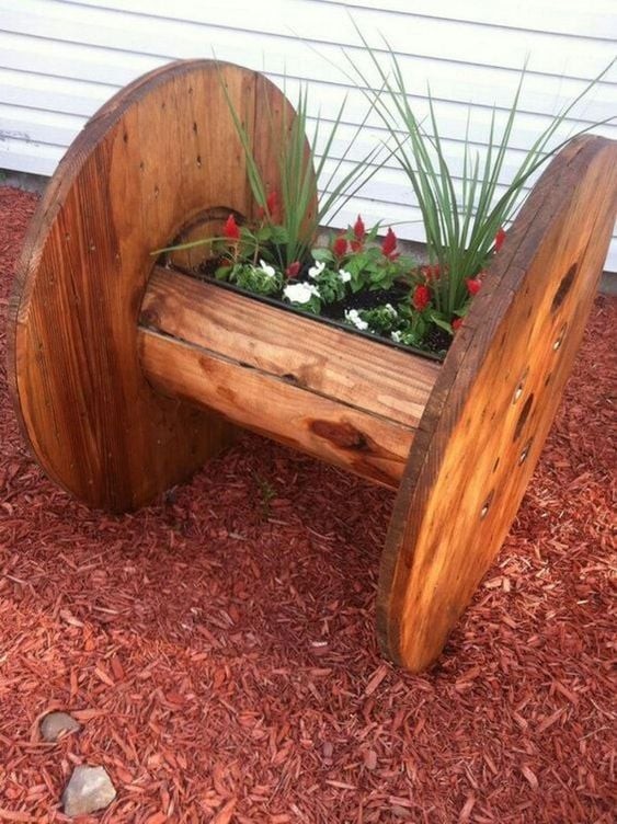 80 décorations à fabriquer à partir de simples bobines en bois récupéré 1 80 décorations à fabriquer à partir de simples bobines en bois récupéré 1