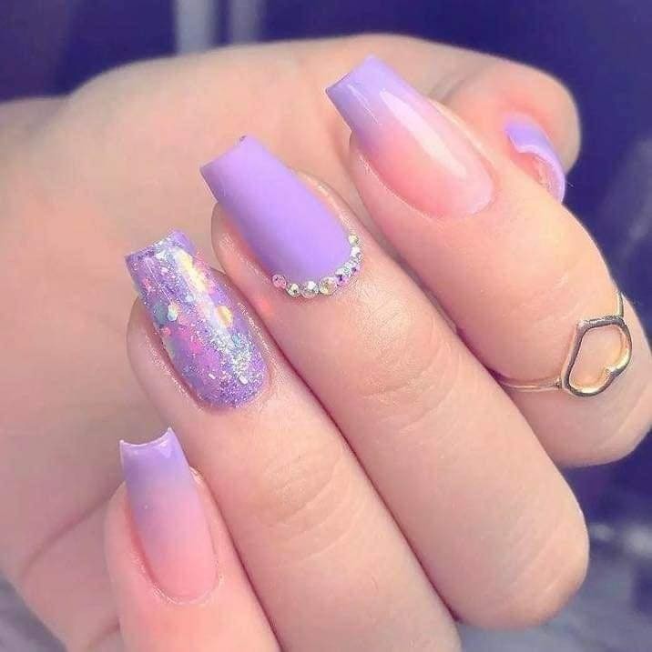 17 idées d'ongles dans les tons Lilas 4