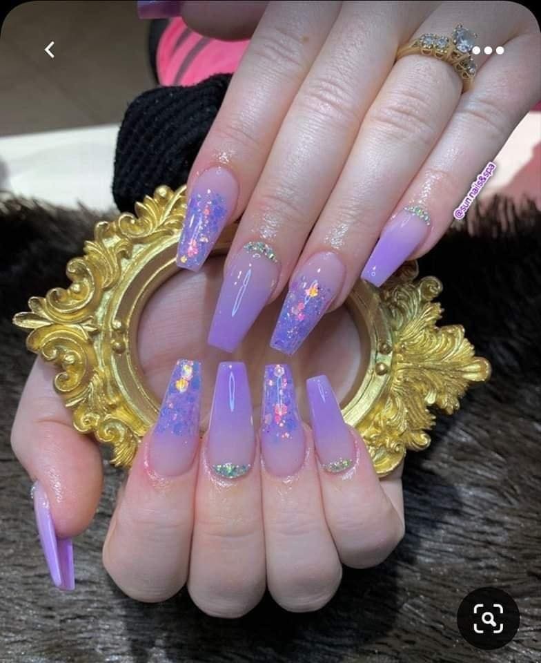 17 idées d'ongles dans les tons Lilas 7