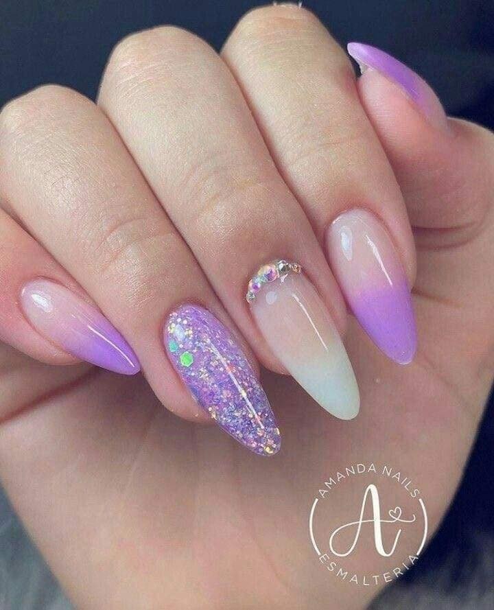 17 idées d'ongles dans les tons Lilas 13