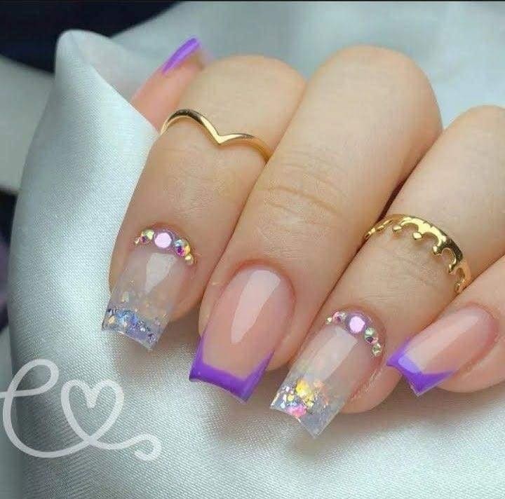 17 idées d'ongles dans les tons Lilas 14