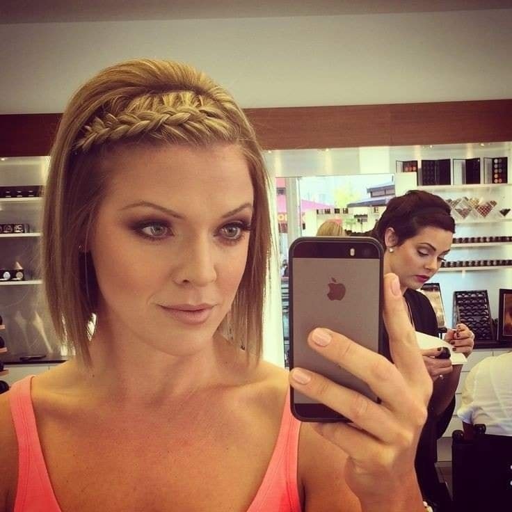 30 charmantes coiffures tressées pour cheveux courts 5