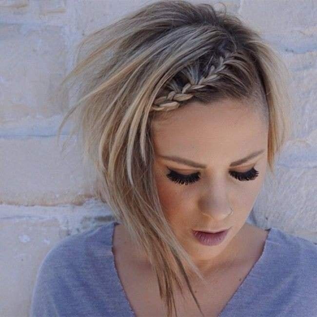 30 charmantes coiffures tressées pour cheveux courts 15