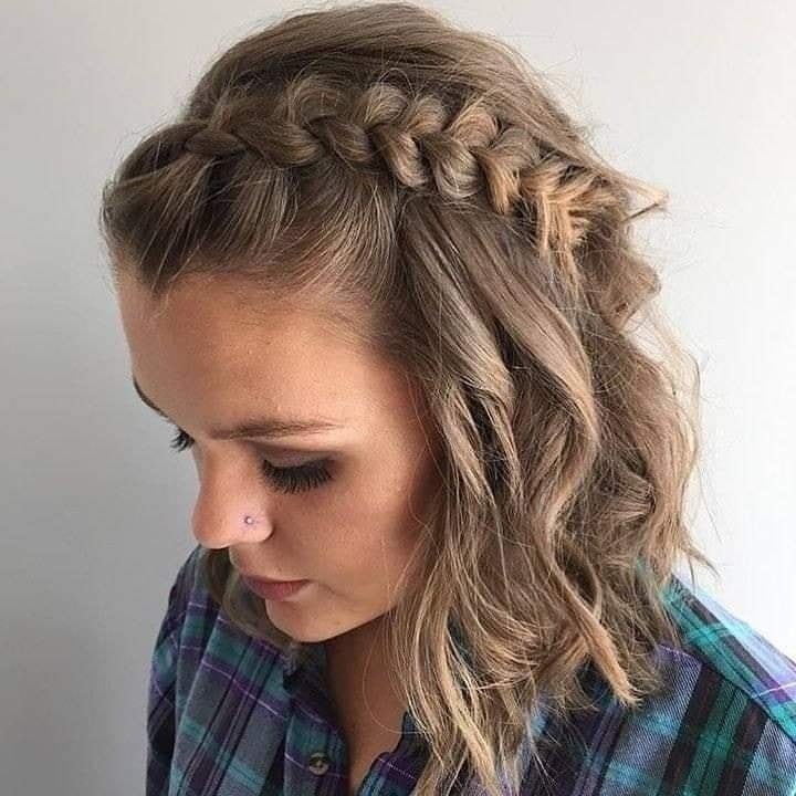30 charmantes coiffures tressées pour cheveux courts 20