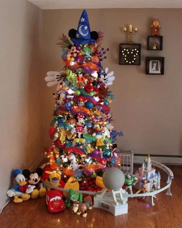34 Sapins de Noël sur le thème de Disney 2 34 Sapins de Noël sur le thème de Disney 2