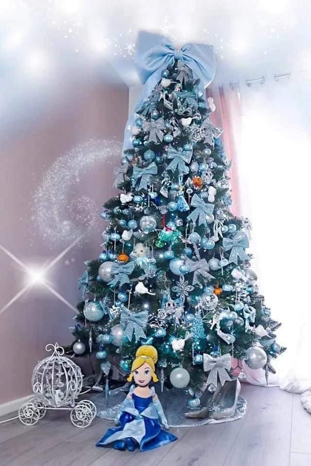 34 Sapins de Noël sur le thème de Disney 25 34 Sapins de Noël sur le thème de Disney 25