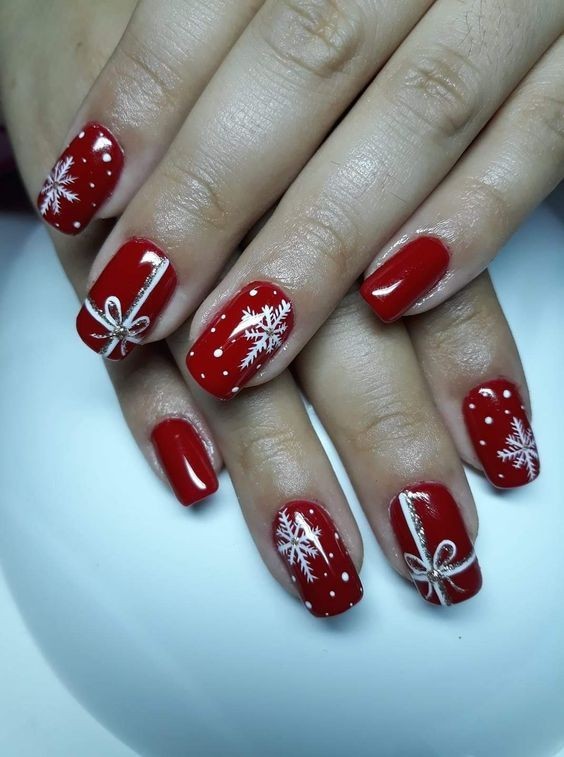 53 Nail art de Noël pour une manucure de fêtes réussie 4 53 Nail art de Noël pour une manucure de fêtes réussie 4