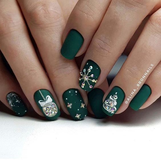 53 Nail art de Noël pour une manucure de fêtes réussie 9 53 Nail art de Noël pour une manucure de fêtes réussie 9