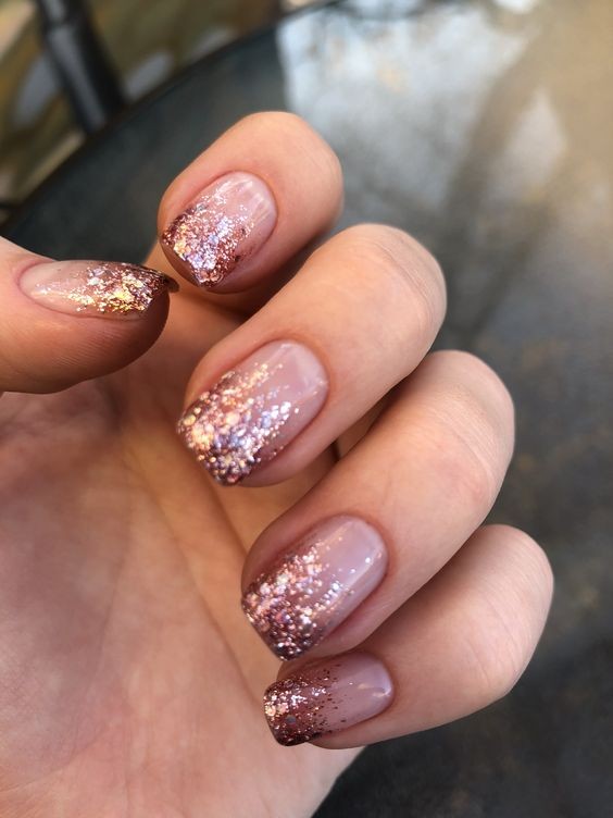 53 Nail art de Noël pour une manucure de fêtes réussie 12 53 Nail art de Noël pour une manucure de fêtes réussie 12