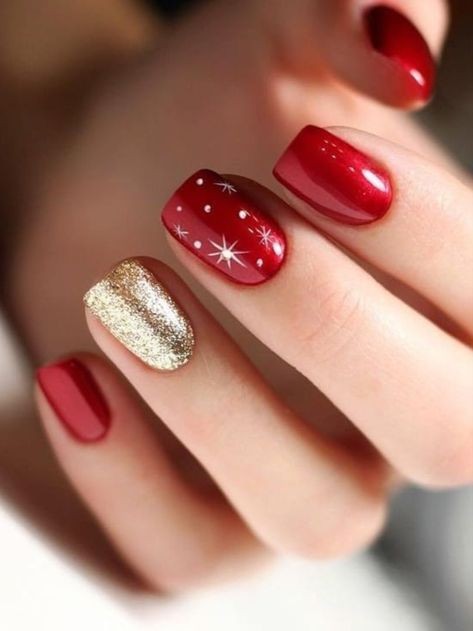 53 Nail art de Noël pour une manucure de fêtes réussie 13 53 Nail art de Noël pour une manucure de fêtes réussie 13