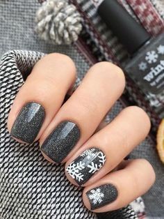 53 Nail art de Noël pour une manucure de fêtes réussie 16 53 Nail art de Noël pour une manucure de fêtes réussie 16