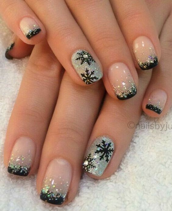 53 Nail art de Noël pour une manucure de fêtes réussie 18 53 Nail art de Noël pour une manucure de fêtes réussie 18
