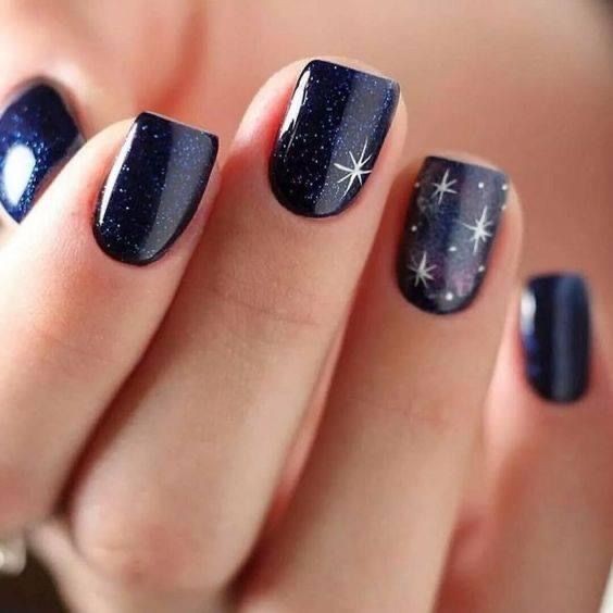53 Nail art de Noël pour une manucure de fêtes réussie 31 53 Nail art de Noël pour une manucure de fêtes réussie 31