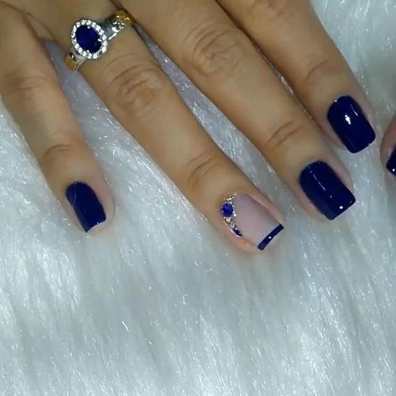 53 Nail art de Noël pour une manucure de fêtes réussie 32 53 Nail art de Noël pour une manucure de fêtes réussie 32