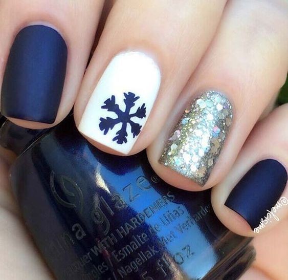 53 Nail art de Noël pour une manucure de fêtes réussie 33 53 Nail art de Noël pour une manucure de fêtes réussie 33