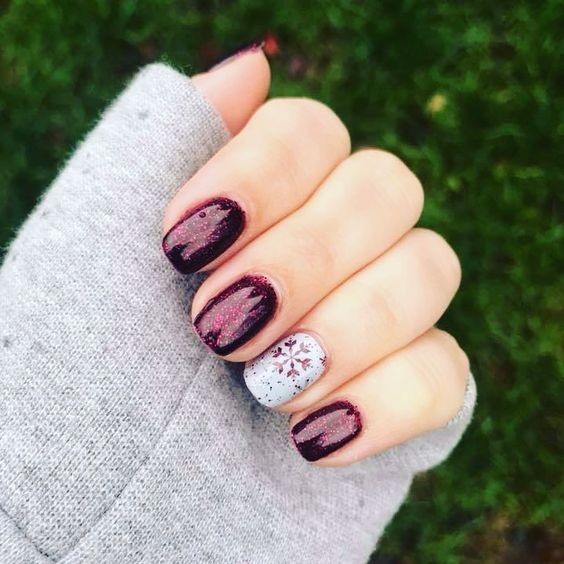 53 Nail art de Noël pour une manucure de fêtes réussie 36 53 Nail art de Noël pour une manucure de fêtes réussie 36