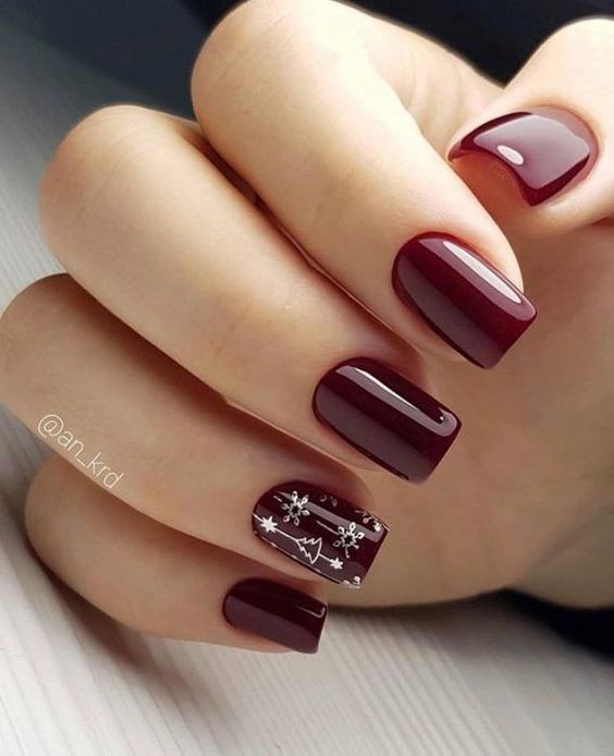 53 Nail art de Noël pour une manucure de fêtes réussie 40 53 Nail art de Noël pour une manucure de fêtes réussie 40